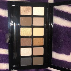 The nudes travel pallet